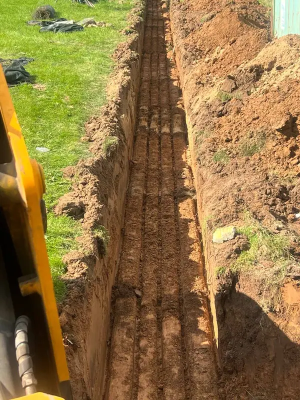 Траншея под коммуникации — пример работ